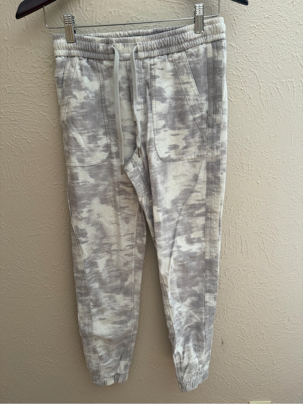 Athleta Farallon Printed Jogger – Inversion Light Grey Camo/Tie-Dye | Size 0